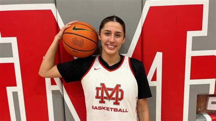 Addie Andrews Biography, Age, Height, Career, Net Worth, Photos