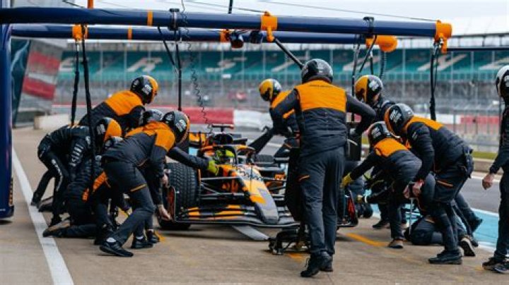 Adrian Newey warned of repeating past McLaren mistake with ‘aggressive’ RB20 | F1