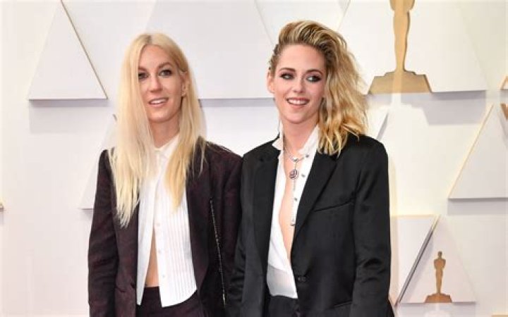 Frida Gustavsson Net Worth, Career, Filmography, Awards