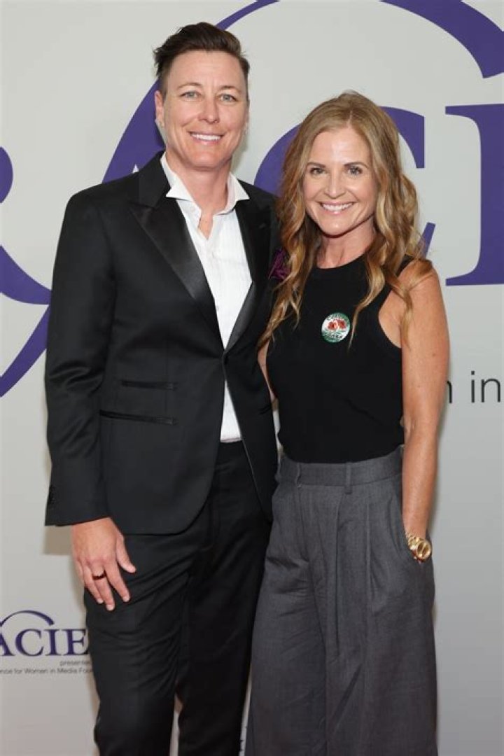 Glennon Doyle - Bio, Age, Net Worth, Height, Married, Nationality, Body Measurement, Career