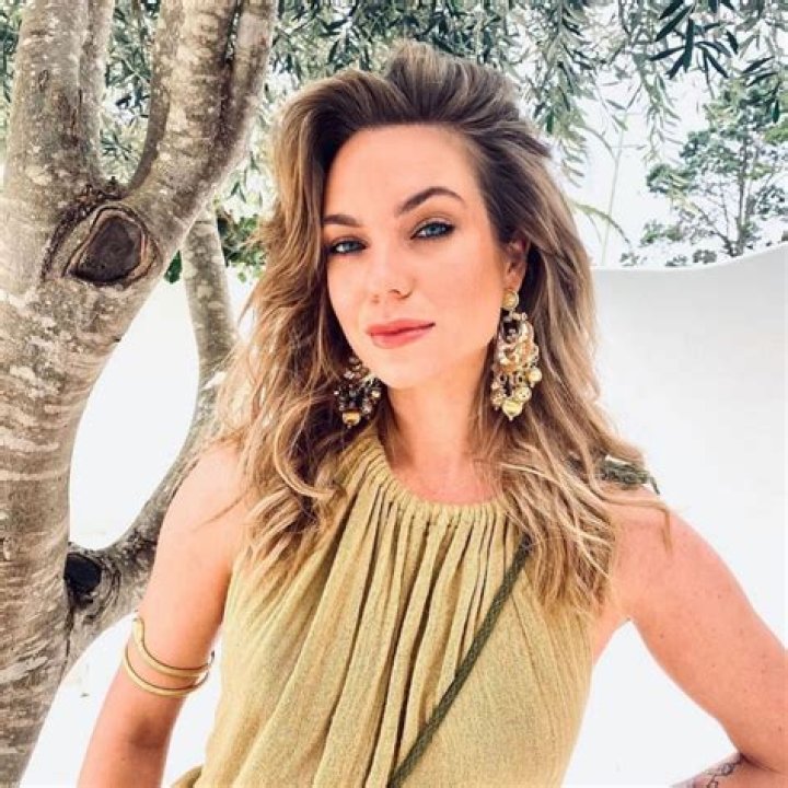 Hannah Brauer from Byron Baes: Find Her on Instagram!