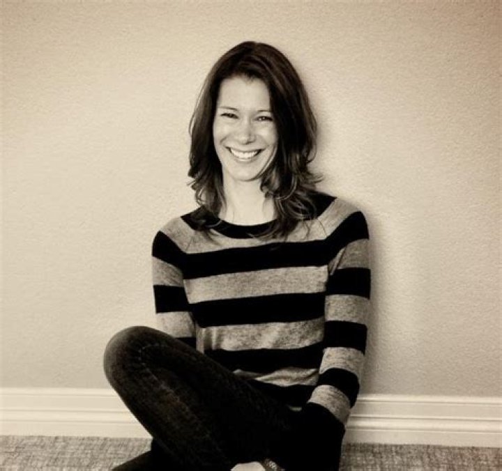 Kim Holden Bio, Age, Height, Husband, Salary, Net Worth, FOX8