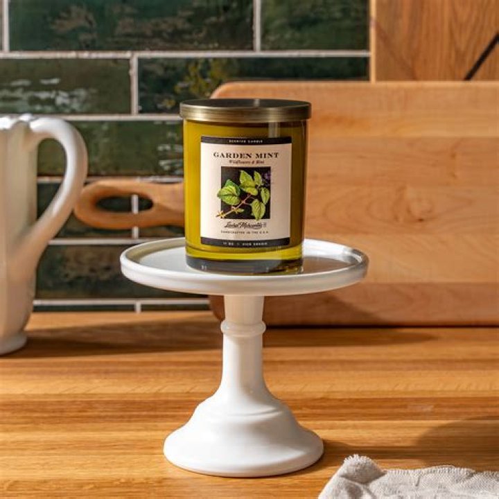 Laurels Candle Coaster
– Laurel Mercantile