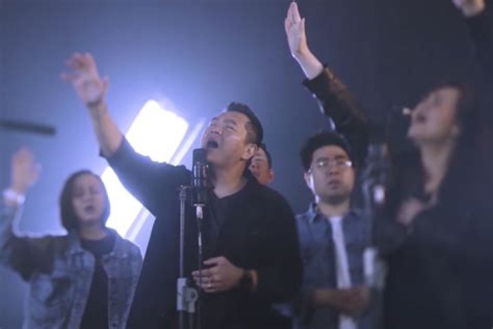 Lirik Lagu Karna SalibMu oleh JPCC Worship