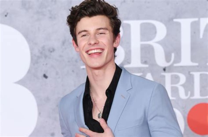 Shawn Mendes - Bio, Net Worth, Height