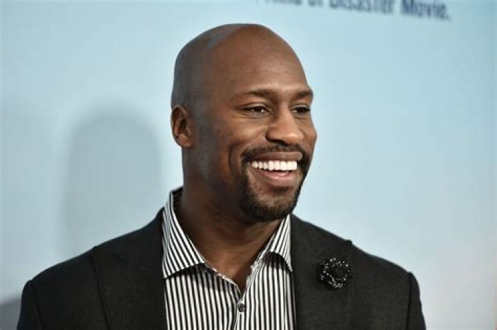 Vernon Davis - Bio, Net Worth, Height